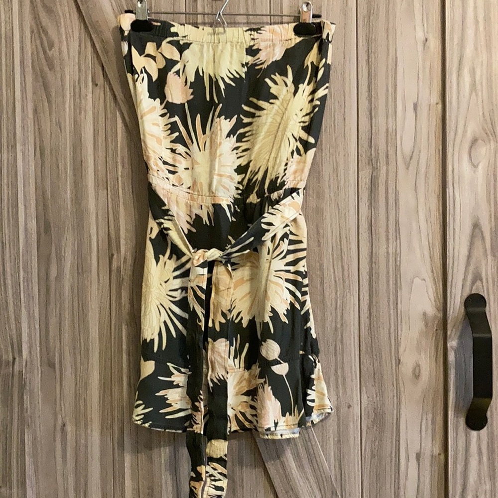 LIKE NEW Cloth & Stone sleeveless sun dress with belt